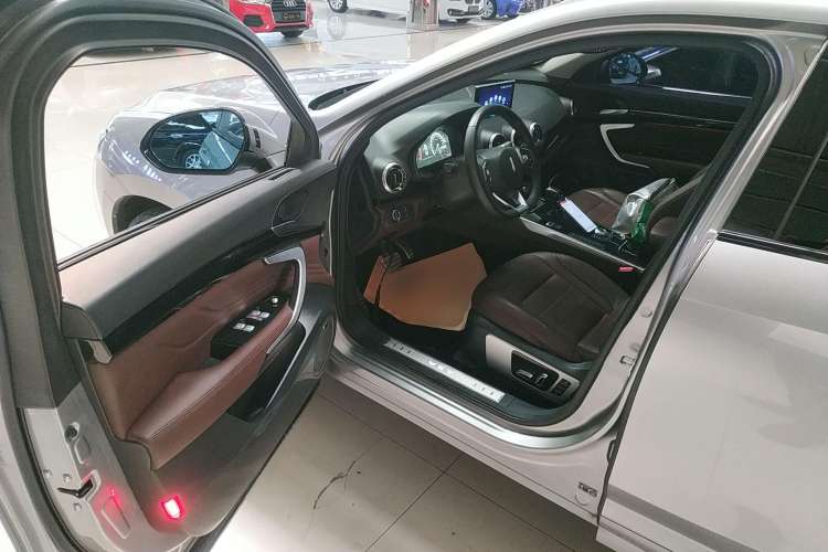 Used Wey VV7 2017 2.0T Flagship Model
