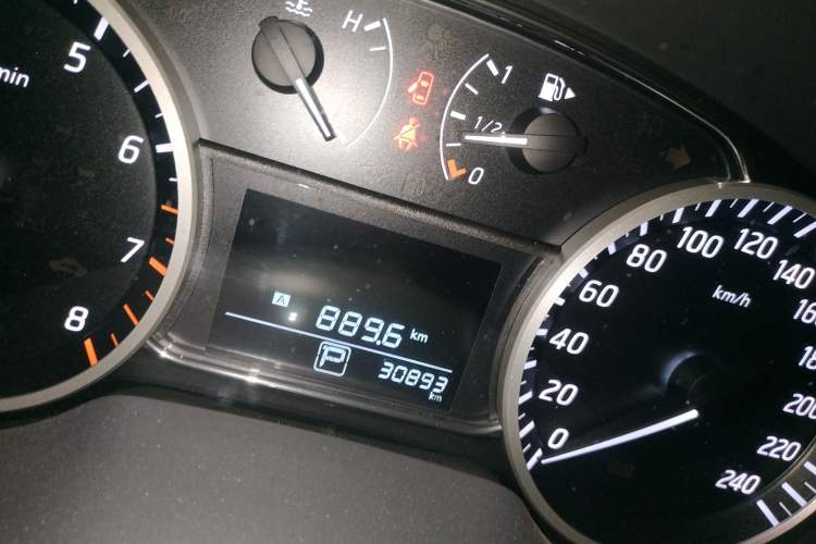 Used Nissan Sylphy 2016 1.6 XL CVT Deluxe Edition Odometer Close Up