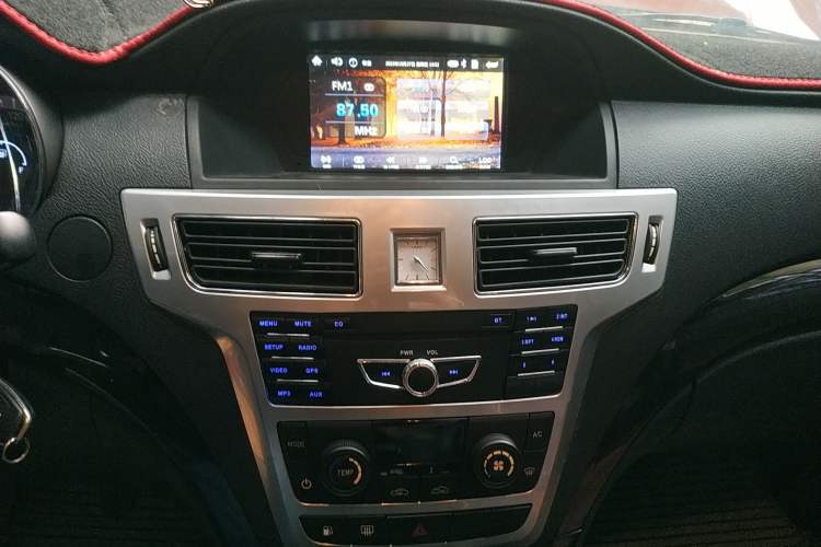 Used Foday Landfort 2015 2.4L Gasoline Two-Wheel Drive Standard Edition 7-Seater