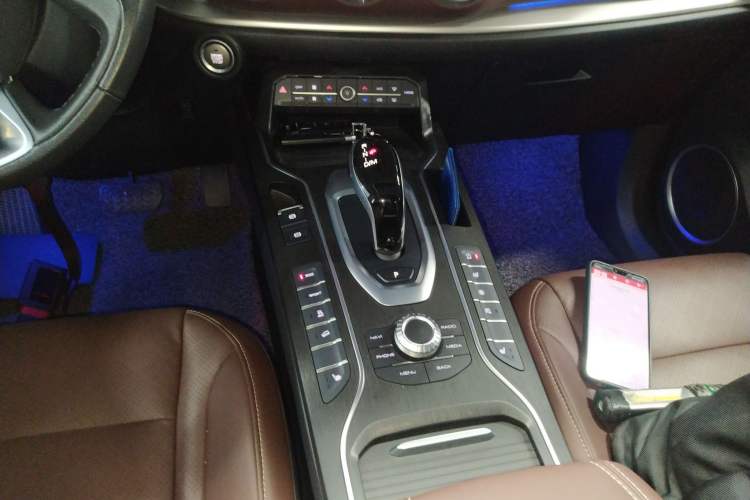 Used Wey VV6 2020 2.0T Two-Wheel Drive Smart Protection+
