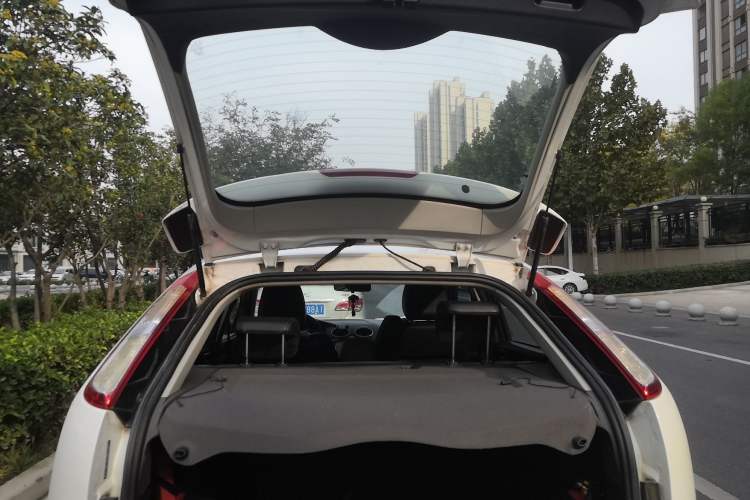 Used Ford Focus 2014 Hatchback Classic 1.8L Manual in Cool White Collector's Edition
