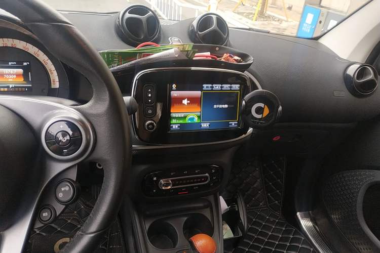 Used smart fortwo 2016 0.9T 66 kW Convertible Pioneer Edition
