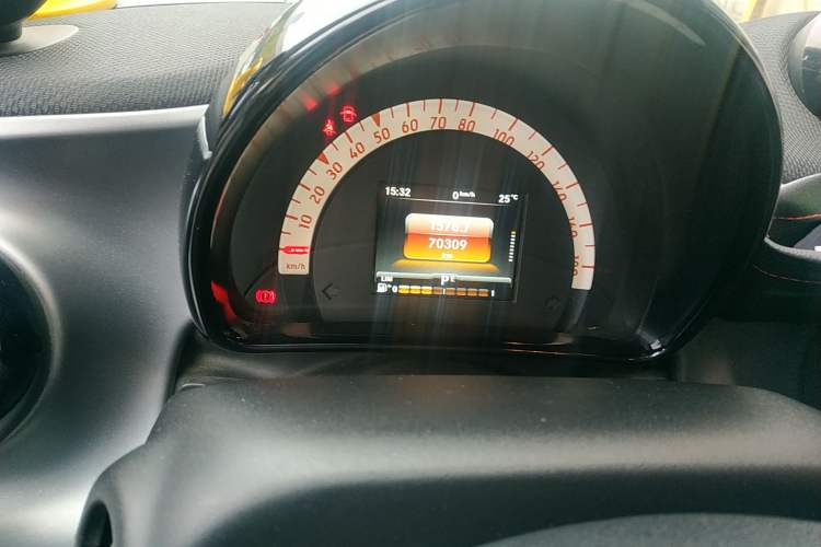 Used smart fortwo 2016 0.9T 66 kW Convertible Pioneer Edition
