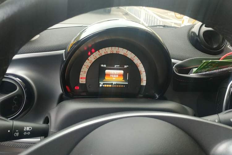 Used smart fortwo 2016 0.9T 66 kW Convertible Pioneer Edition
