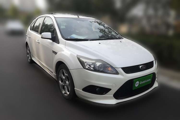 Used Ford Focus 2014 Hatchback Classic 1.8L Manual in Cool White Collector's Edition
