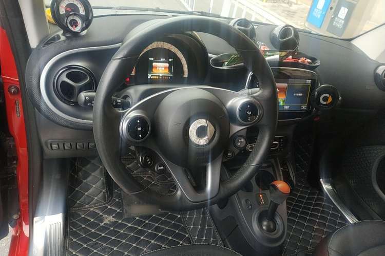 Used smart fortwo 2016 0.9T 66 kW Convertible Pioneer Edition
