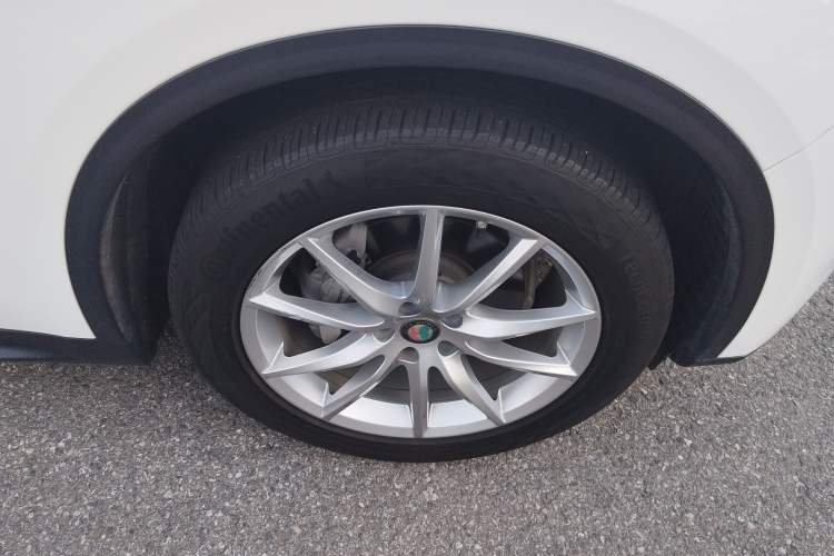 Used Alfa Romeo Stelvio 2017 2.0T 280HP Luxury Edition Right Front Wheel Hub