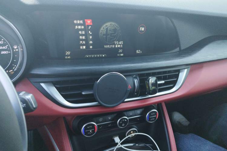 Used Alfa Romeo Stelvio 2017 2.0T 280HP Luxury Edition Audio And AC Panel