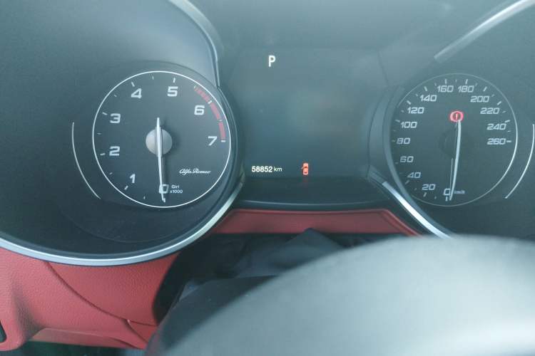 Used Alfa Romeo Stelvio 2017 2.0T 280HP Luxury Edition Odometer Close Up