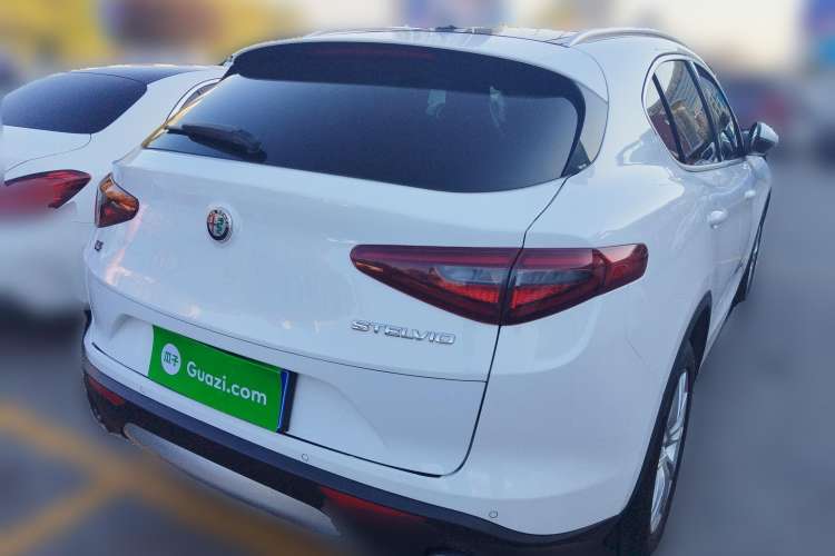 Used Alfa Romeo Stelvio 2017 2.0T 280HP Luxury Edition Rear Right 45 Deg