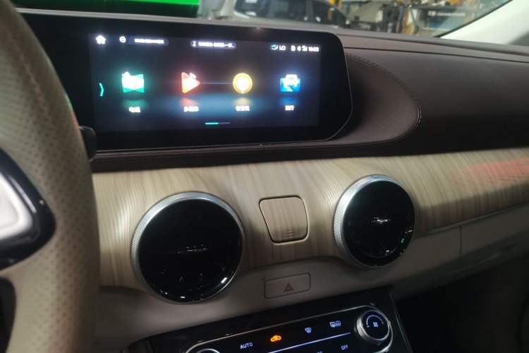 Used FORTHING Yacht 2022 1.5T DCT Lan Yue Edition Audio And AC Panel