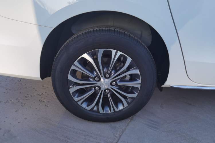 Used Buick GL8 2023 Land Executive Class Comfort Model
