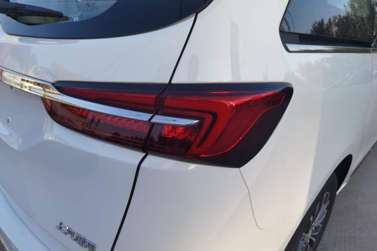 Used Buick GL8 2023 Land Executive Class Comfort Model
