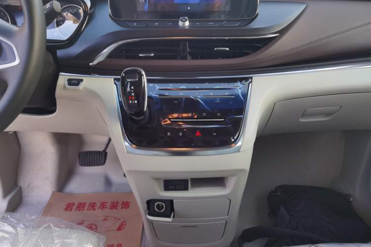 Used Buick GL8 2023 Land Executive Class Comfort Model
