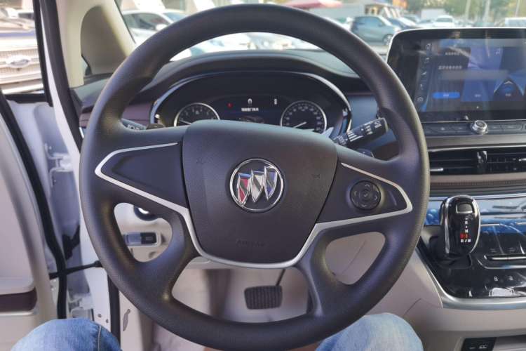 Used Buick GL8 2023 Land Executive Class Comfort Model
