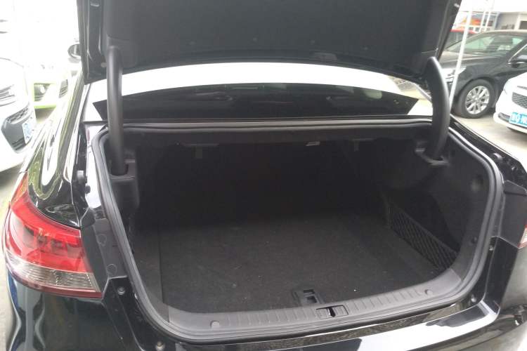 Used Zotye Z700 2016 1.8T Manual Elegant Model
