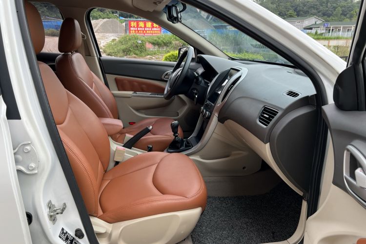 Used Baojun 630 2014 1.5L manual standard version