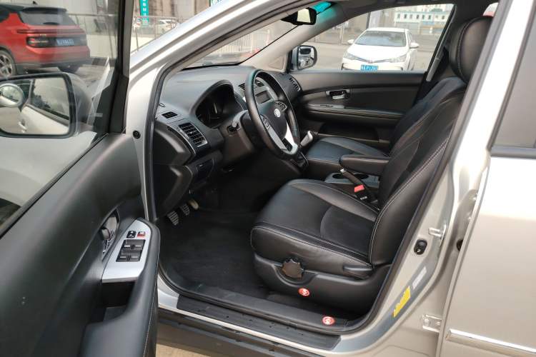 Used BYD S6 2014 2.0L Manual Luxury 5-Seater
