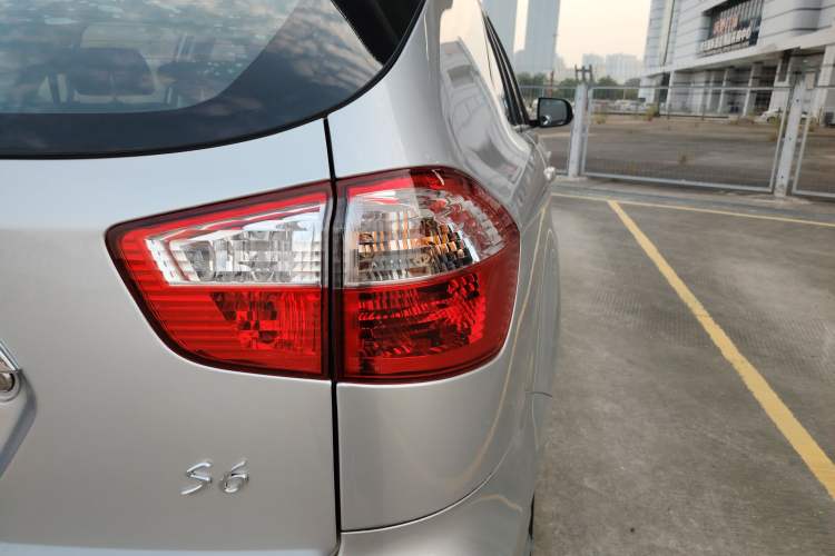 Used BYD S6 2014 2.0L Manual Luxury 5-Seater
