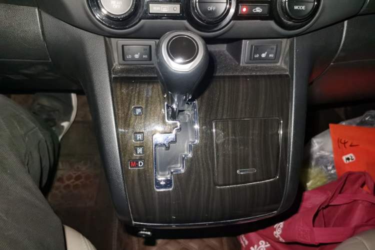 Used Mazda 8 2015 2.5L Ultimate Edition Gear Lever