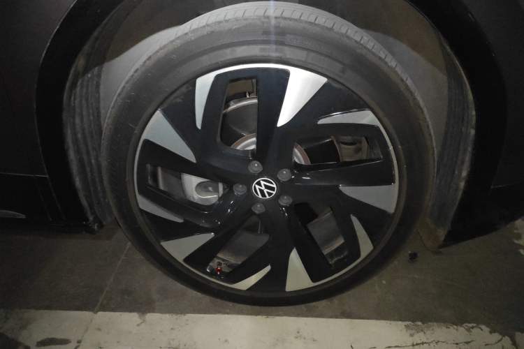 Used Volkswagen ID.6 CROZZ 2021 Long-Range PRO Edition Right Front Wheel Hub