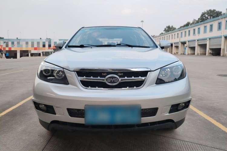 Used BYD S6 2014 2.0L Manual Luxury 5-Seater
