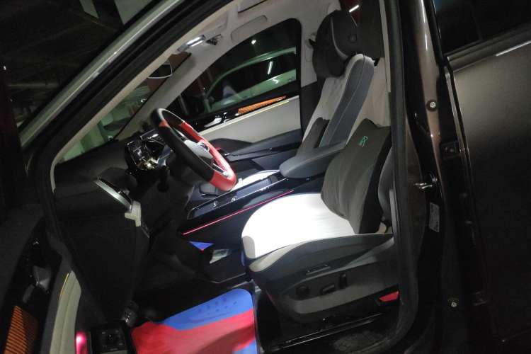 Used Volkswagen ID.6 CROZZ 2021 Long-Range PRO Edition Left Front Seat