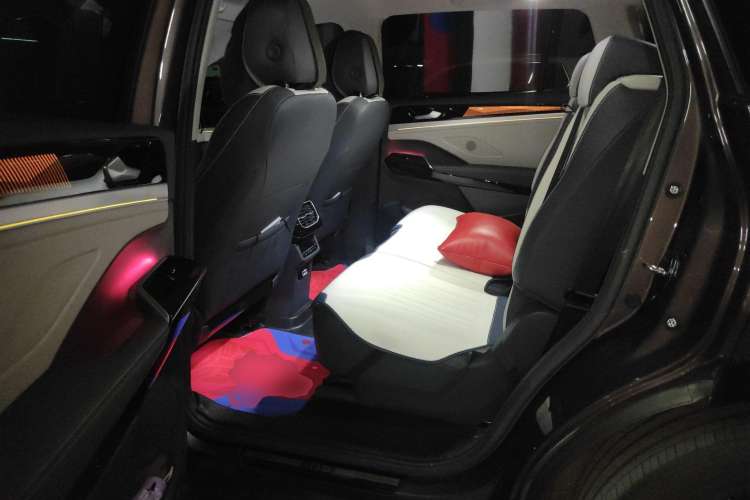 Used Volkswagen ID.6 CROZZ 2021 Long-Range PRO Edition Left Rear Seat