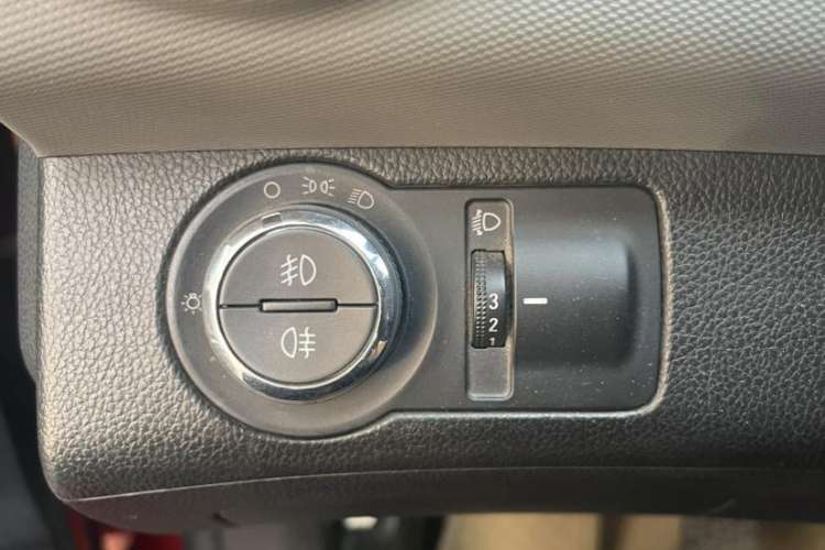 Used Chevrolet Aveo Sonic 2011 Sedan 1.4L Manual Transmission SE
