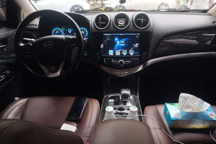 Used BYD Tang New Energy 2015 2.0T Four-Wheel-Drive Flagship Model Center Console