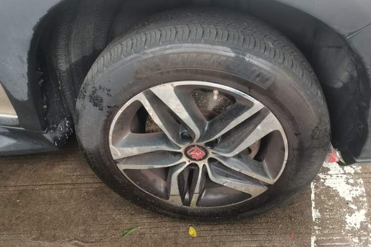 Used BYD Tang New Energy 2015 2.0T Four-Wheel-Drive Flagship Model Right Front Wheel Hub