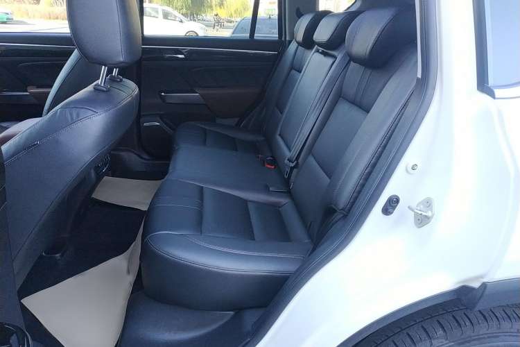 Used GAC Trumpchi GS7 2017 320T Two-Wheel-Drive Luxury Smart Connectivity Model
