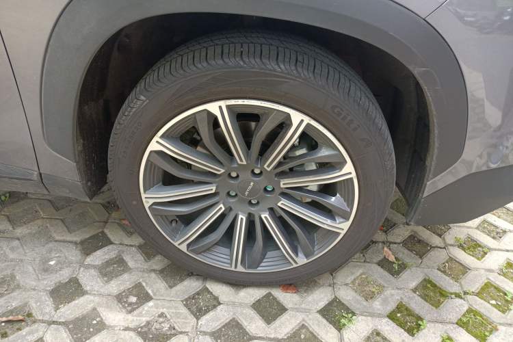 Used JETOUR Dashing 2022 1.6T DCT King MAX Right Front Wheel Hub