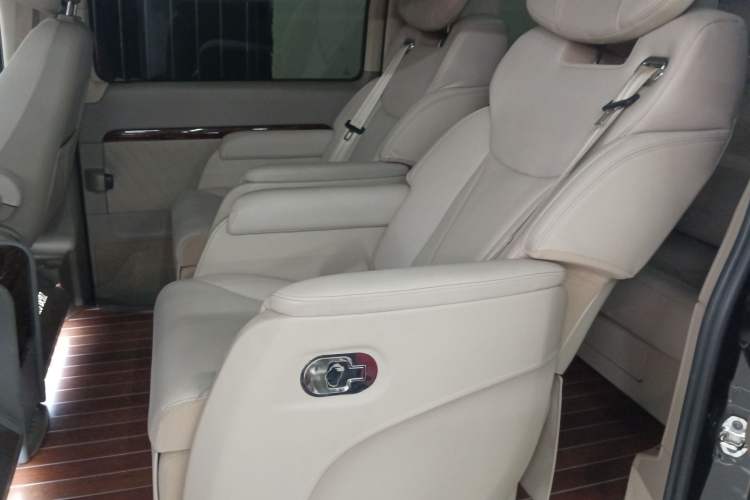 Used Mercedes-Benz Viano 2013 3.0L Navigator Edition