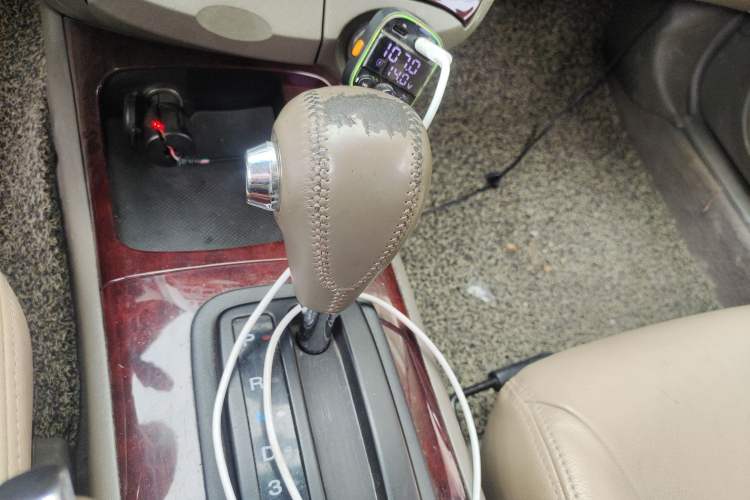 Used Hyundai MoInca 2009 2.0L Automatic Prestige GL Trim