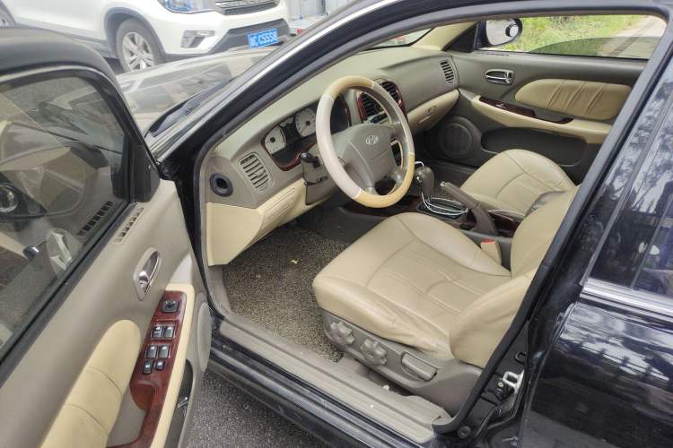 Used Hyundai MoInca 2009 2.0L Automatic Prestige GL Trim