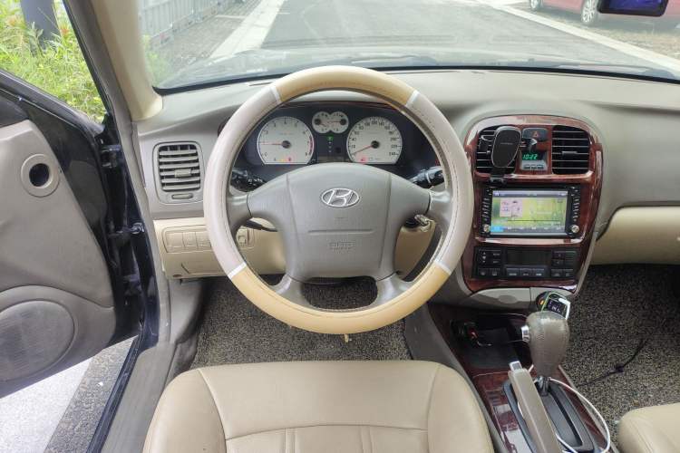 Used Hyundai MoInca 2009 2.0L Automatic Prestige GL Trim