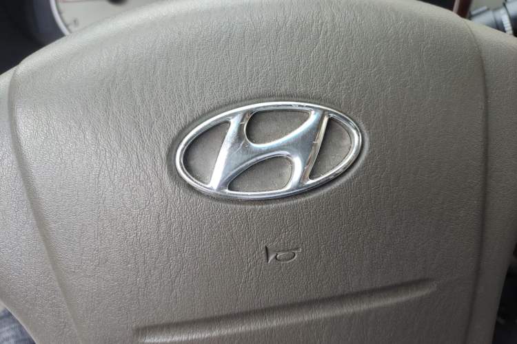 Used Hyundai MoInca 2009 2.0L Automatic Prestige GL Trim