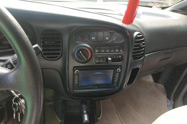 Used JAC Refine 2011 2.0L Shuttle Gasoline Standard Edition HFC4GA3
