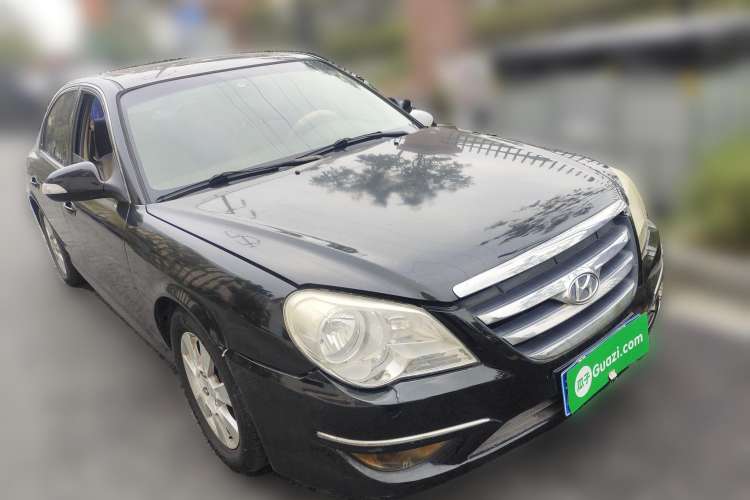 Used Hyundai MoInca 2009 2.0L Automatic Prestige GL Trim