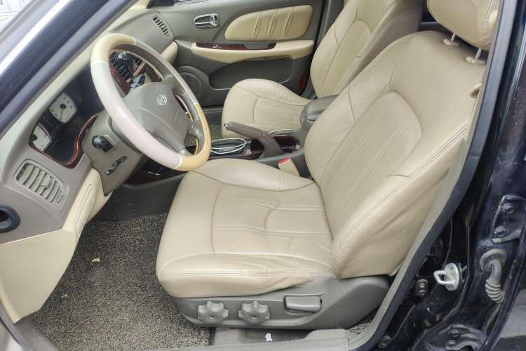 Used Hyundai MoInca 2009 2.0L Automatic Prestige GL Trim