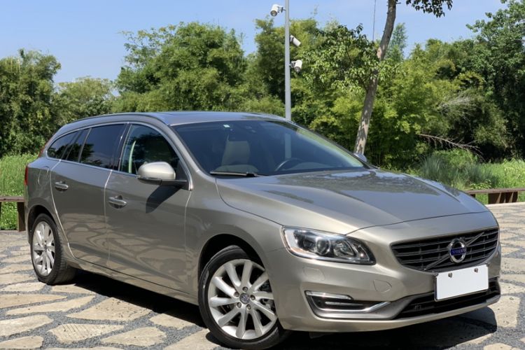 Used Volvo V60 2014 T5 Zhiyi Edition
