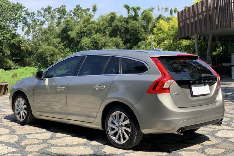 Used Volvo V60 2014 T5 Zhiyi Edition
