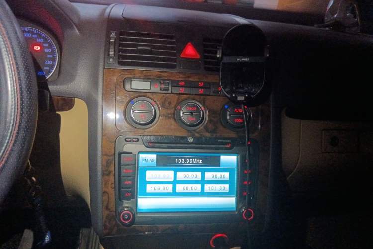 Used Volkswagen Touran 2008 1.8T ZhiZun Edition Automatic 5-Seater
