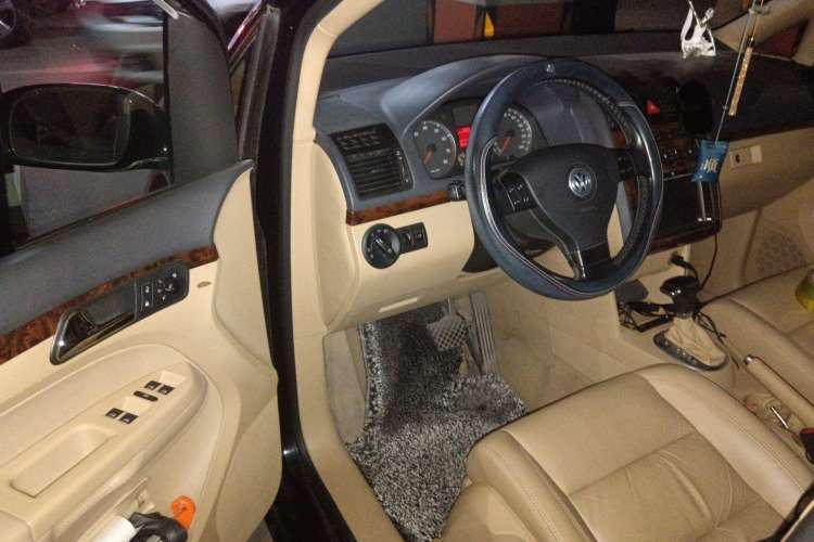 Used Volkswagen Touran 2008 1.8T ZhiZun Edition Automatic 5-Seater
