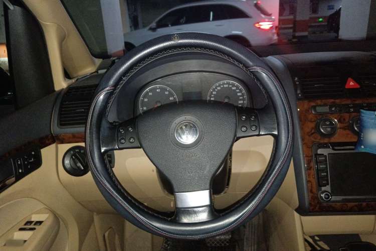 Used Volkswagen Touran 2008 1.8T ZhiZun Edition Automatic 5-Seater
