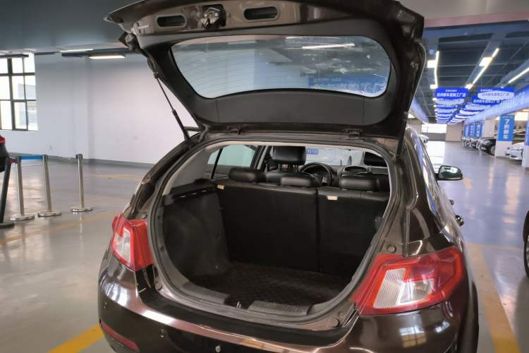 Used Geely Auto Classic Emgrand 2013 Hatchback 1.5L Manual Luxury Model