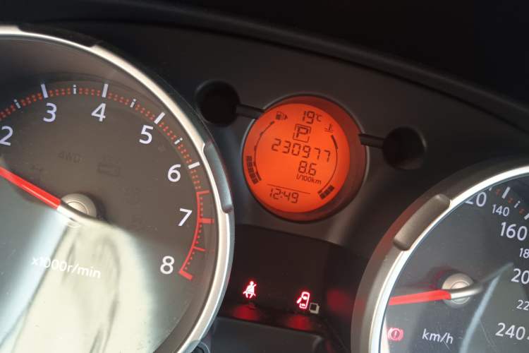 Used Nissan Qashqai 2010 20X LE CVT 2WD Odometer Close Up