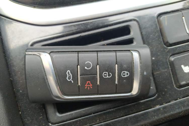 Used GAC Trumpchi GS7 2017 320T Two-Wheel-Drive Luxury Smart Connectivity Model