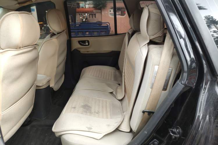 Used Huatai Santa Fe Classic 2013 2.0T Diesel Manual Two-Wheel Drive Sunroof Model